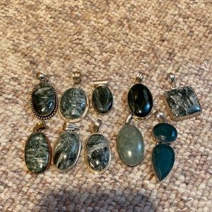 Polish stone pendants agate.  10/ group